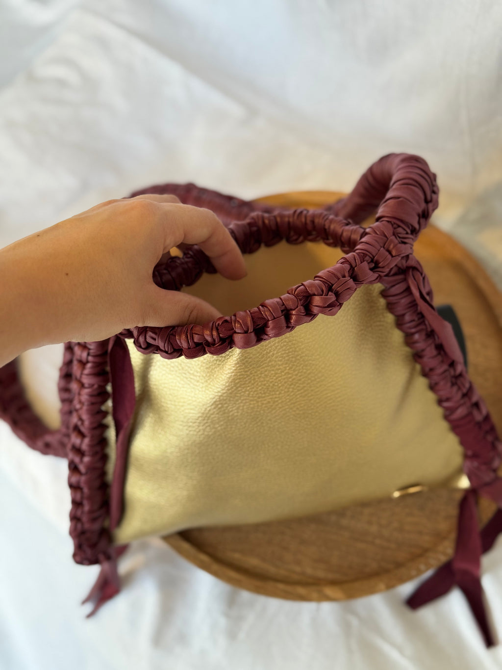 Mala Crossbody Dourada e Bordô